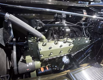 Sob o capô 1932 Packard Twin Six Sport Phaeton (905-581)