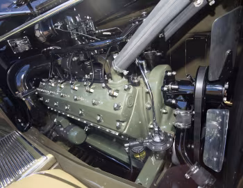 Sob o capô 1932 Packard Twin Six Sport Phaeton (905-581)