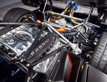 Sous la capuche Pagani Huayra 70 Derecho '07.2026