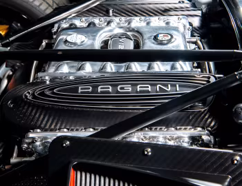 Sous la capuche Pagani Huayra Roadster BC "Quaranta" (#76042) '2021