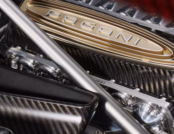 Sous la capuche Pagani Utopia Roadster (#76002) '2024