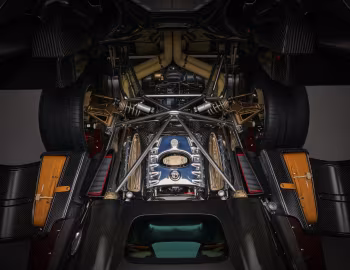 Sous la capuche Pagani Utopia Roadster (#76002) '2024