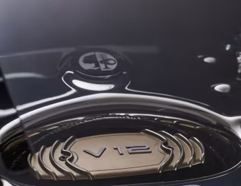 Sous la capuche Pagani Utopia Roadster (#76002) '2024