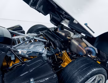 Sous la capuche Pagani Zonda F (#76071) '2006