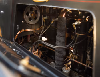 Под капотом Panhard & Levassor 16 cv entrée arrière tonneau '1900