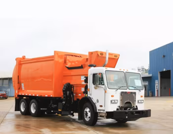 Peterbilt 320 6×4 McNeilus AutoReach Refuse Truck