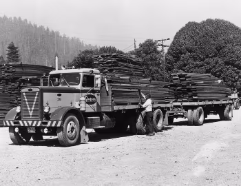 Peterbilt 351 Flatbed '1954–????