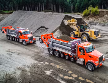 Cat 982M, Peterbilt 567 OSW Super Dump