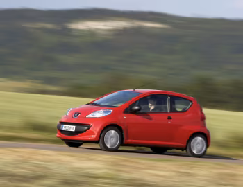 Peugeot 107 3-door "Rouge Scarlet" '2005–08