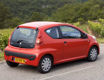 Peugeot 107 3-door "Rouge Scarlet" '2005–08