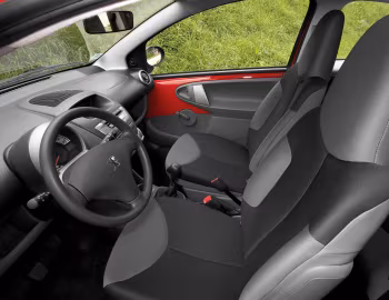 Interior Peugeot 107 3-door "Rouge Scarlet" '2005–08