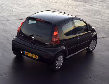 Peugeot 107 5-door [Worldwide] '2005–08