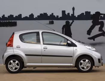 Peugeot 107 5-door [South Africa] '04.2010–01.2012