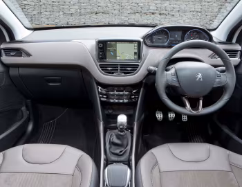 Painel frontal Peugeot 2008 [UK-spec] '2013–16