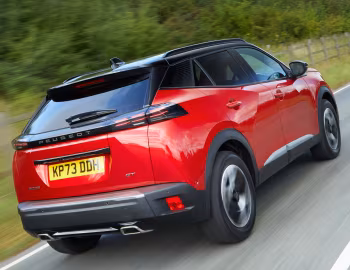 Peugeot 2008 GT [UK-spec] '2023–pr.