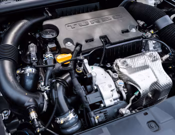 Under The Hood Peugeot 2008 GT [Latam] '2024–pr.