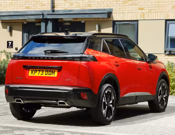 Peugeot 2008 GT [UK-spec] '2023–pr.