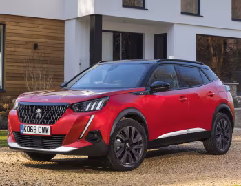 Peugeot 2008 GT [UK-spec] '2020–23