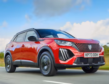 Peugeot 2008 GT [UK-spec] '2023–pr.
