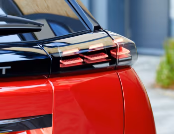 Peugeot 2008 GT [UK-spec] '2023–pr.
