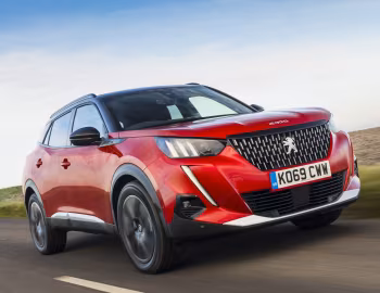 Peugeot 2008 GT [UK-spec] '2020–23