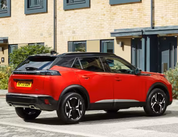 Peugeot 2008 GT [UK-spec] '2023–pr.