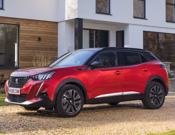 Peugeot 2008 GT [UK-spec] '2020–23