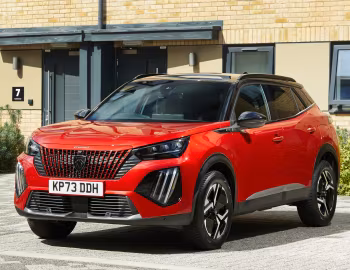 Peugeot 2008 GT [UK-spec] '2023–pr.
