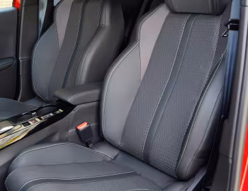 Intérieur Peugeot 2008 GT [UK-spec] '2023–pr.