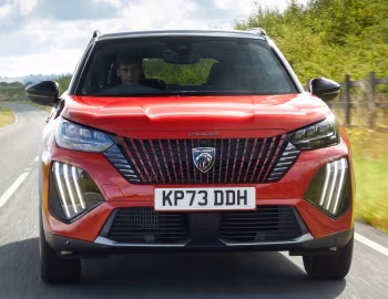 Peugeot 2008 GT [UK-spec] '2023–pr.