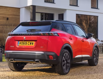 Peugeot 2008 GT [UK-spec] '2020–23