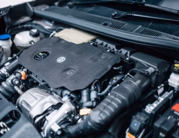 Under The Hood Peugeot 2008 GT [Japan] '2024–pr.