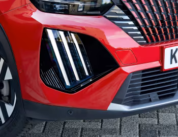 Peugeot 2008 GT [UK-spec] '2023–pr.