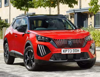 Peugeot 2008 GT [UK-spec] '2023–pr.