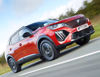 Peugeot 2008 GT [UK-spec] '2023–pr.