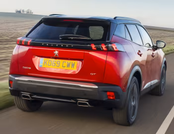 Peugeot 2008 GT [UK-spec] '2020–23