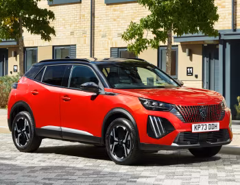 Peugeot 2008 GT [UK-spec] '2023–pr.