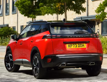 Peugeot 2008 GT [UK-spec] '2023–pr.