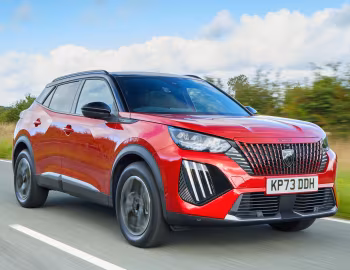 Peugeot 2008 GT [UK-spec] '2023–pr.