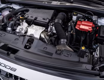 Sous la capuche Peugeot 2008 GT Hybrid Turbo 200 [Latam] '2025–pr.