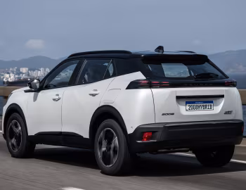 Peugeot 2008 GT Hybrid Turbo 200 [Latam] '2025–pr.