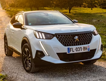 Peugeot 2008 GT Line [Worldwide] '2019–23