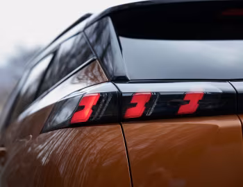 Peugeot 2008 GT Line [Japan] '2020–23