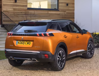 Peugeot 2008 GT Line [UK-spec] '2020–23