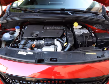 Under The Hood Peugeot 2008 GT Line [Worldwide] '2016–19