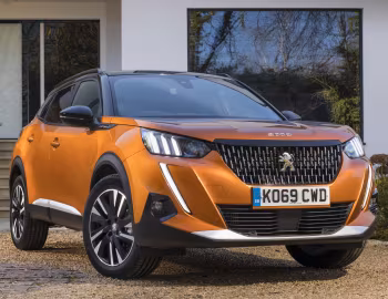 Peugeot 2008 GT Line [UK-spec] '2020–23