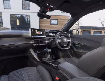 Painel frontal Peugeot 2008 GT Line [UK-spec] '2020–23