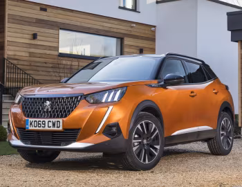 Peugeot 2008 GT Line [UK-spec] '2020–23