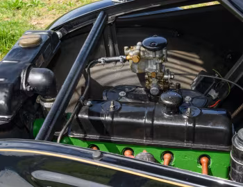 Sob o capô Peugeot 202 UH Camionnette '1945–49