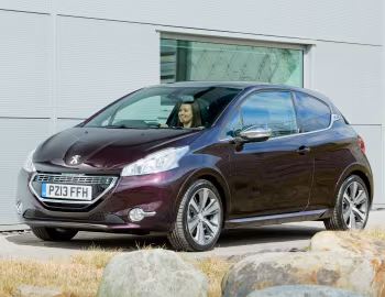 Peugeot 208 XY [UK-spec] (A9) '2013–15